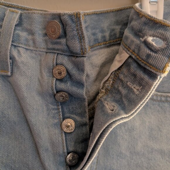 Levi's Women's Shorts 501 Shorts Sz 26 Pre-owned - Picture 3 of 5